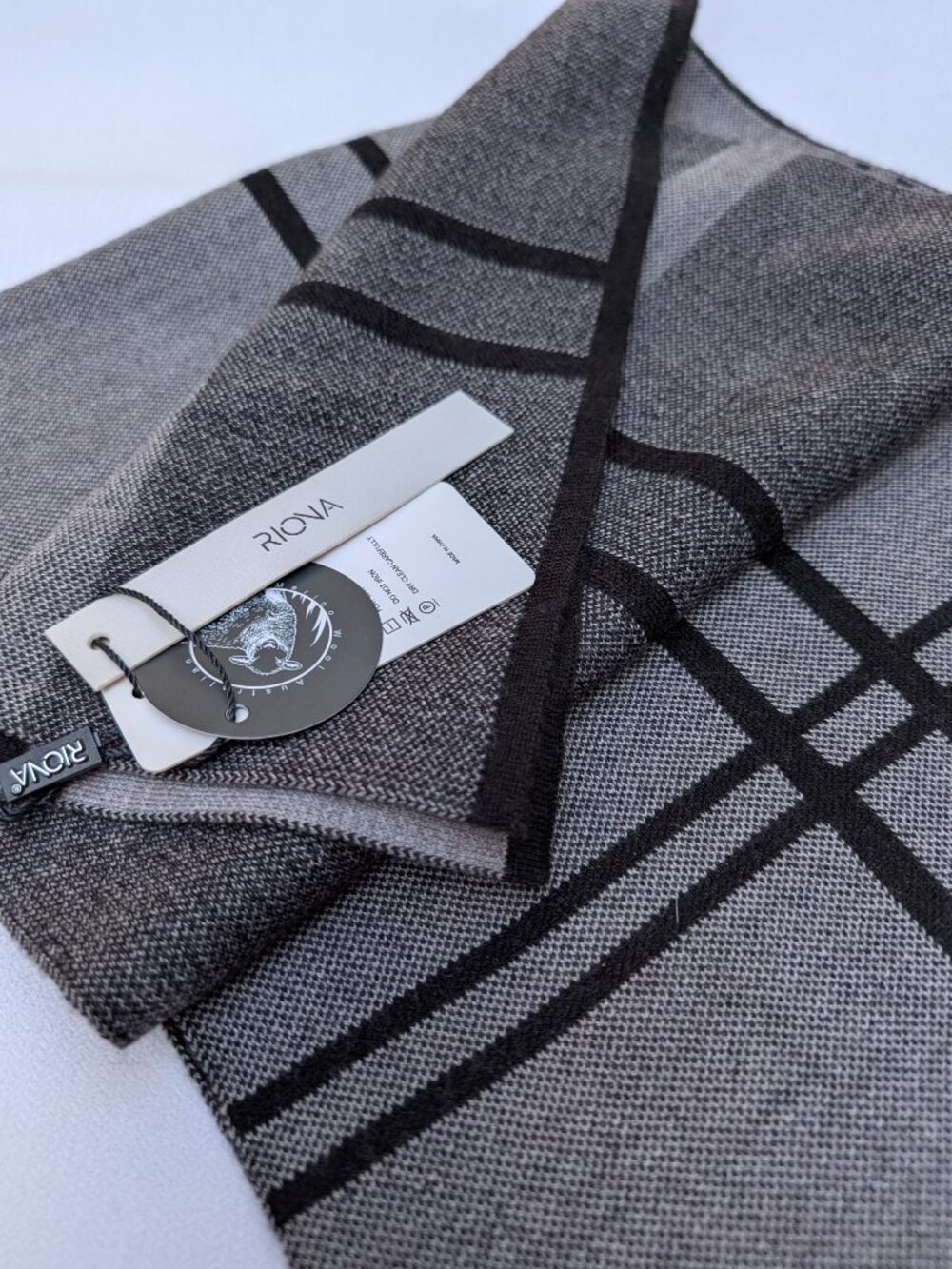 Riona Men's Scarf Made with Australian Merino Wool Blend - NWT